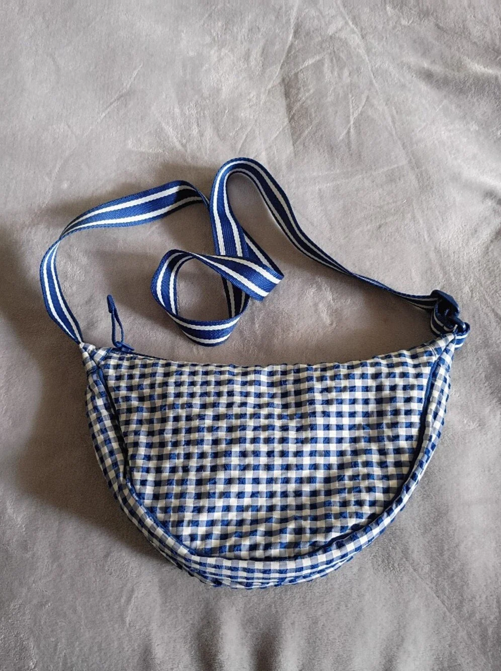 Uniglo Blue and White Gingham Round Mini Crossbody Sling Bag - Picture 2 of 6